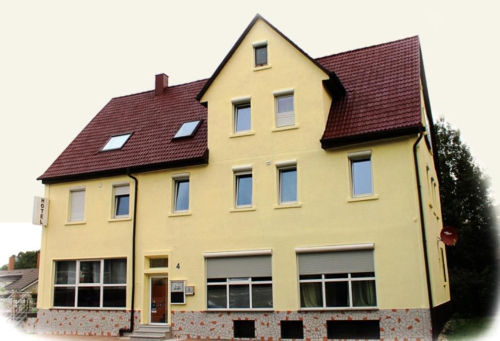 Hotel Eisenbahn Крайлсхайм Екстериор снимка